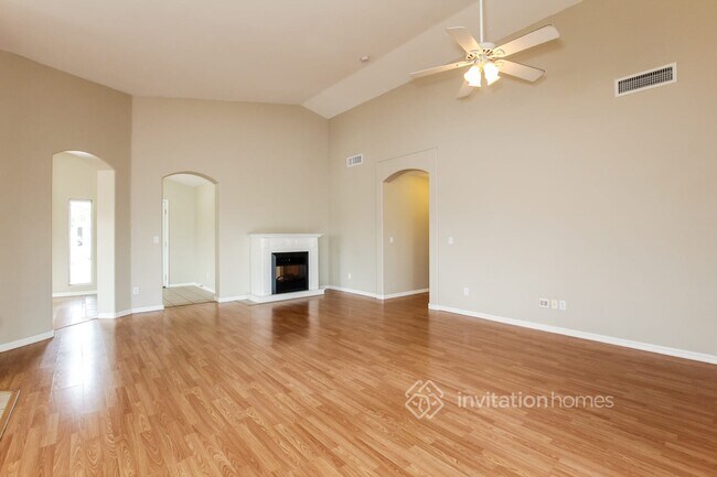 Building Photo - 1203 E Rosemonte Dr