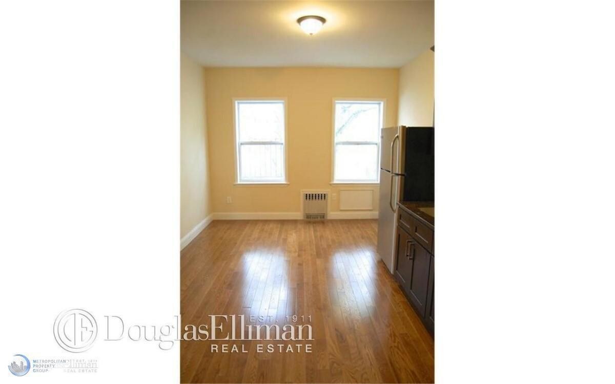 Foto principal - 74 Graham Ave