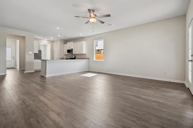Building Photo - 16449 Blossom Grv Dr