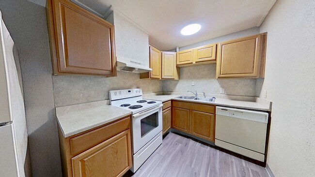 Building Photo - Apartment