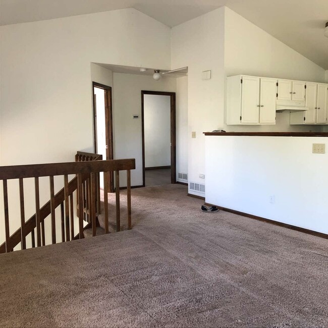 Building Photo - 725 Marigold Ln