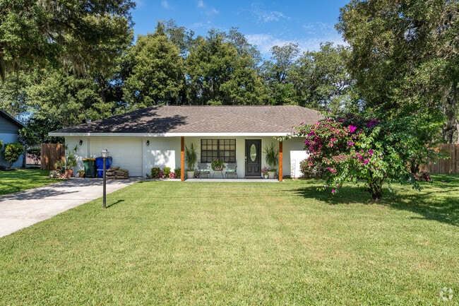 Mid-century ranch homes with large front lawns are common in Avon Park.