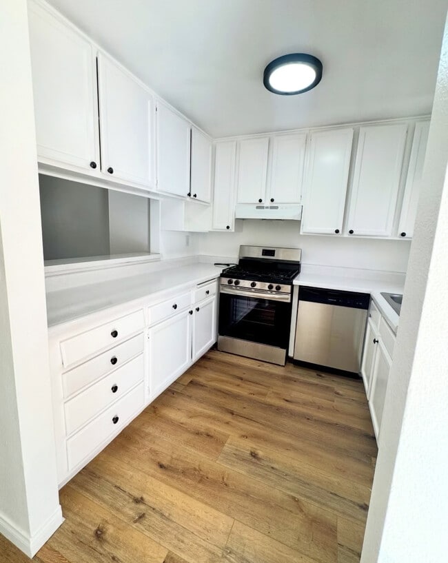 Building Photo - 415 S Verdugo Dr