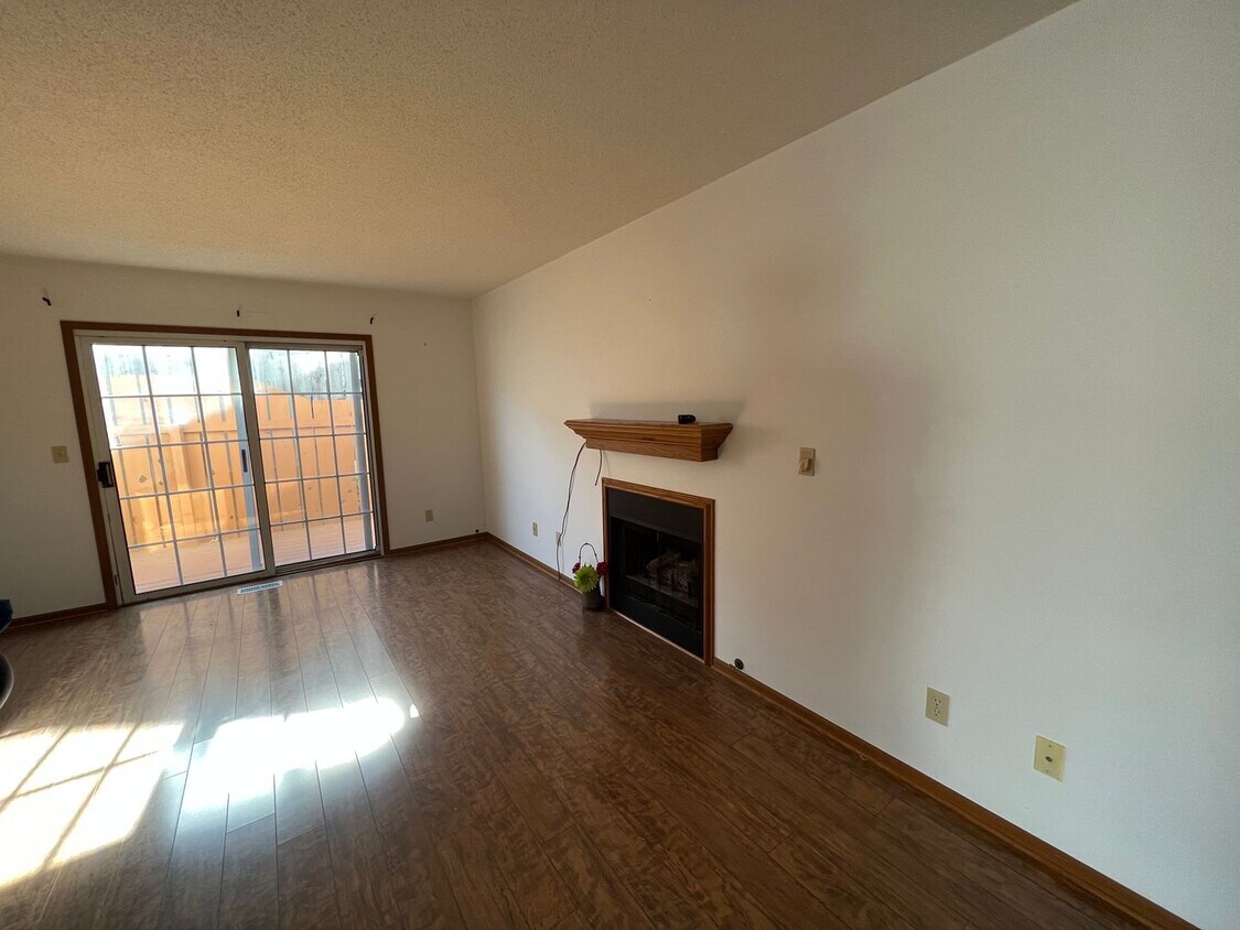 Primary Photo - HOLIDAY HILLS AVAILABLE NOW! 2 BEDROOM 2 F...
