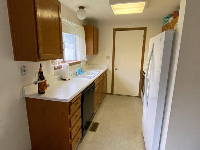 Building Photo - 813 Horseshoe Dr
