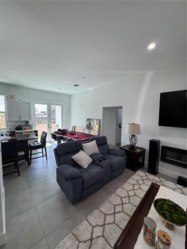 Foto del edificio - 5012 Gunn Pl