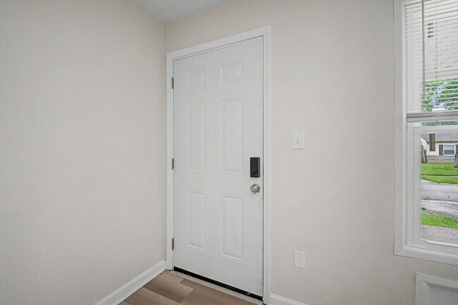 Foto del edificio - 3324 Ainsworth Dr