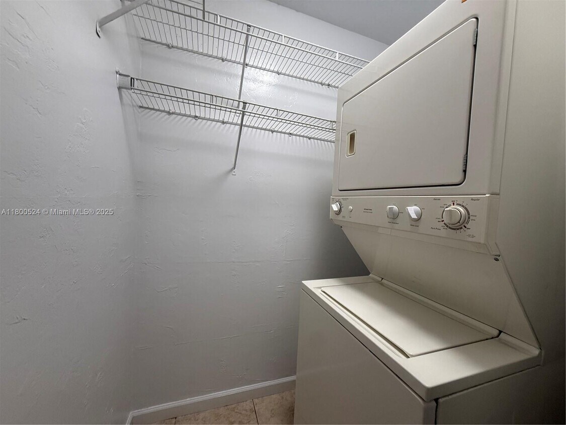 Foto principal - 7919 SW 104th St