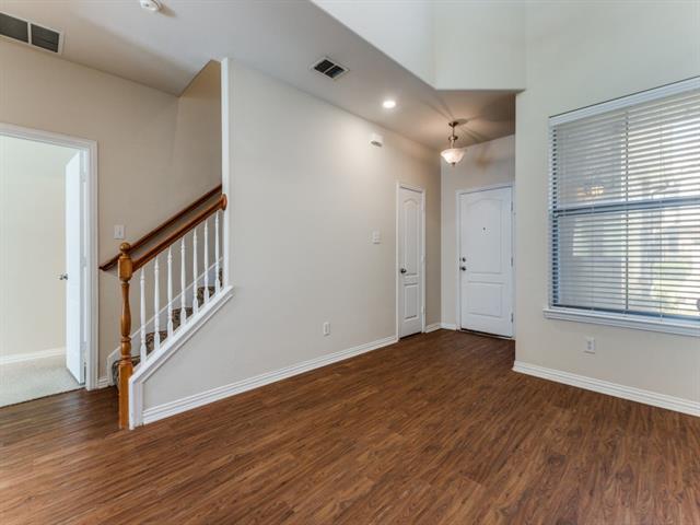 Foto del edificio - 636 Gray Stone Ln