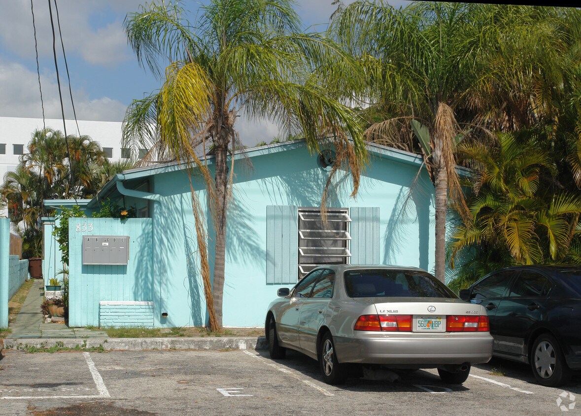 Foto principal - 833 NE 18th Ave