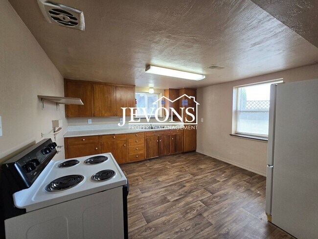 Foto del edificio - 4210 E Hillcrest Dr
