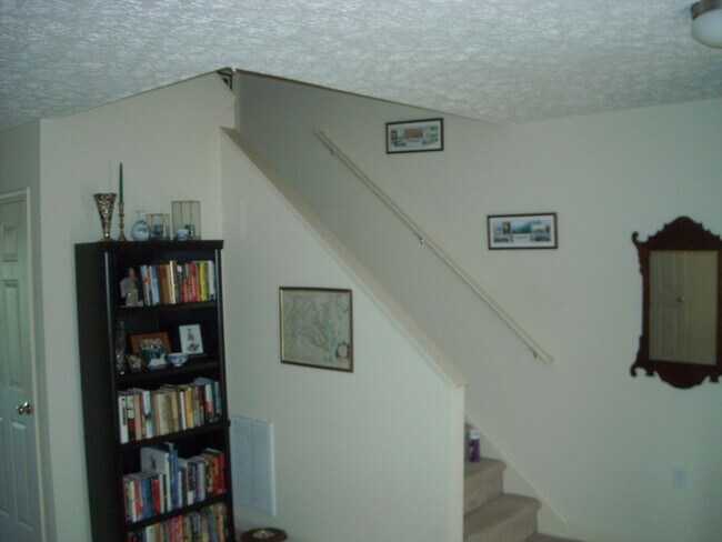 Building Photo - 3BR, 2 ba townhouse in the Pinnacles with views