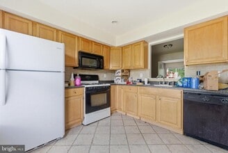Building Photo - 27 Villanova Ct