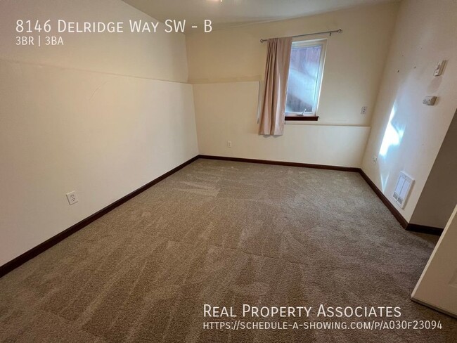 Building Photo - 3 Bedroom Townhome in Delridge