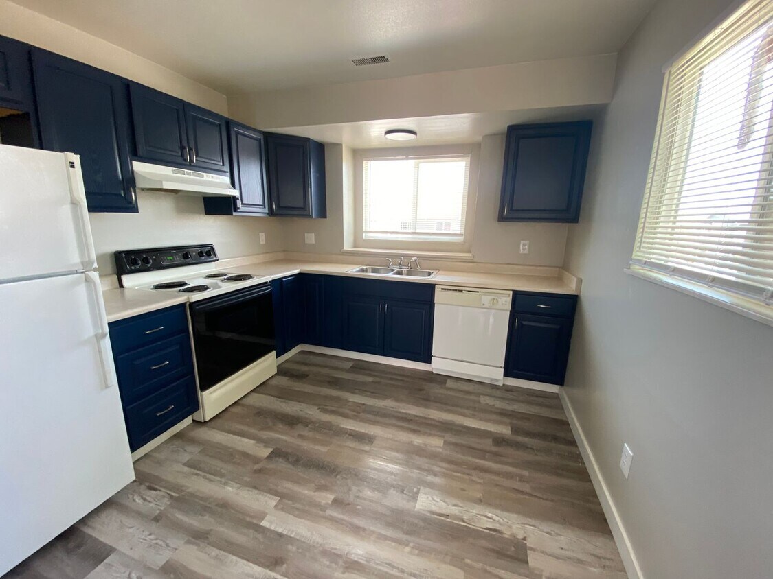 Primary Photo - 1042 Mazatlan Cir