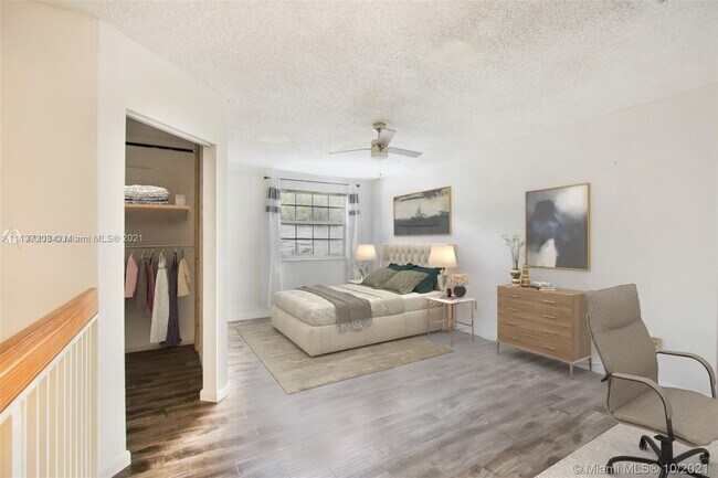 Foto del edificio - 18352 NW 68th Ave