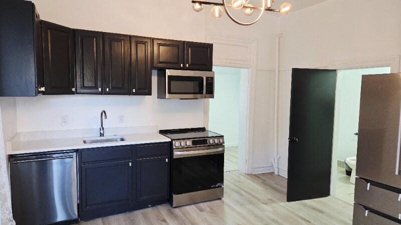 Foto principal - 655 S Washington St