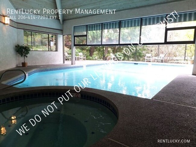 Building Photo - Super-Cute and LARGE Top Floor Condo in So...