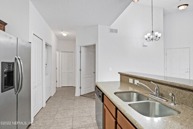 Foto del edificio - 4991 Key Lime Dr