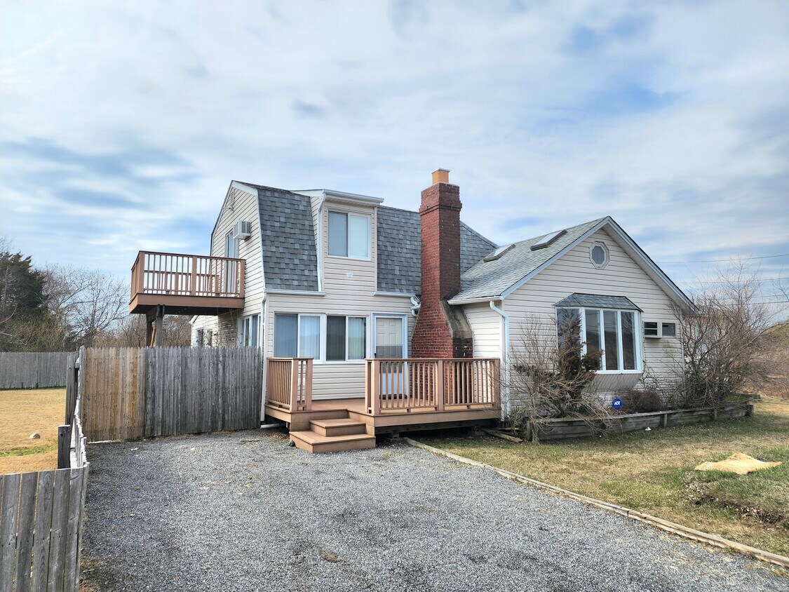 Primary Photo - 9 Riviera Dr