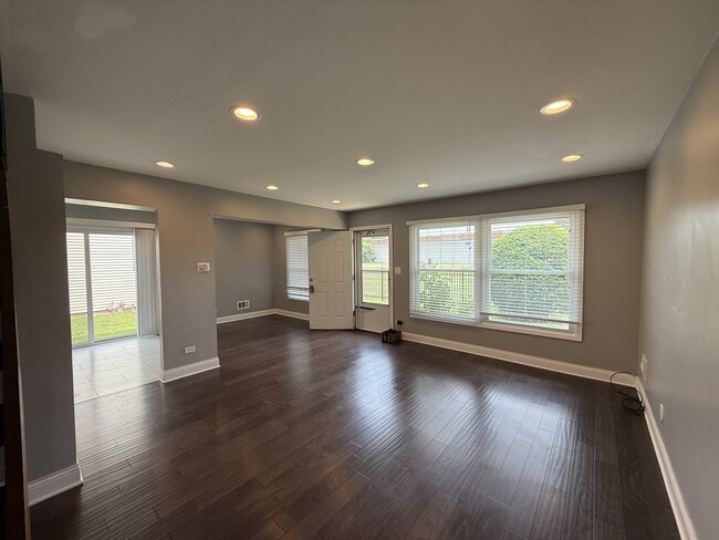Building Photo - 1779 Queensbury Cir