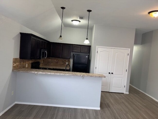 Building Photo - Charming 2 bedroom 2 bathroom Duplex in Charleston