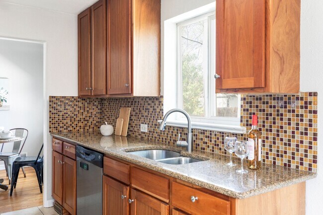 Foto del edificio - Spectacular 3-Bedroom, 2-Bathroom Home – M...