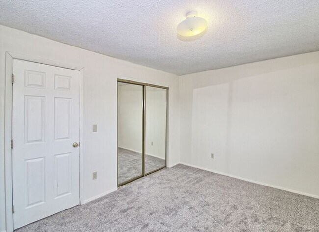 Foto del edificio - 2 Bedroom Apartment in Clifton - $1150