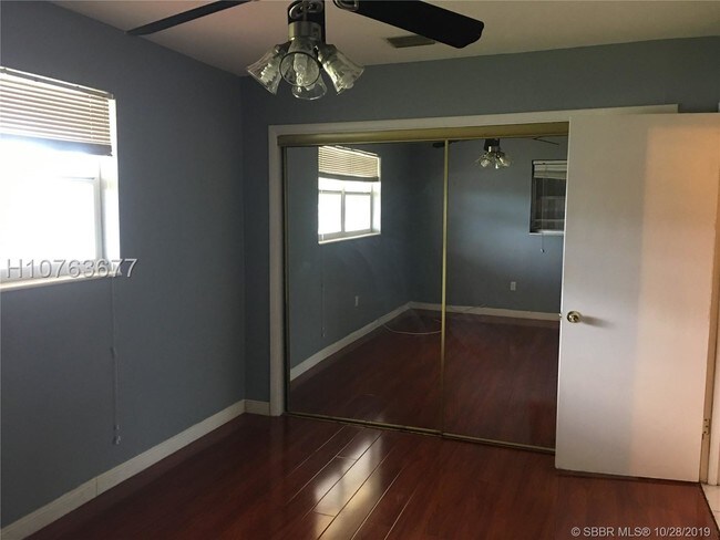 Foto del edificio - 8201 NW 15th St