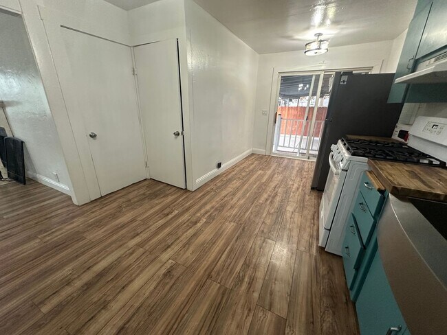 Foto del edificio - 301 Ainsley Ave