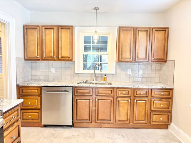 Foto del edificio - Spacious 3 Bedroom in Reidsville with an Office- Newly Renovated - Lawncare Included!