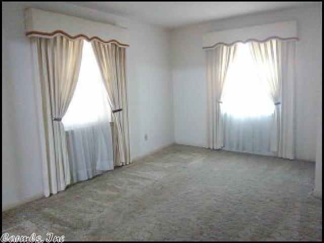 Building Photo - 6012 Santa Monica Dr