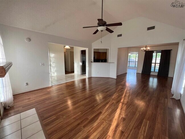 Building Photo - 5347 Northview Dr