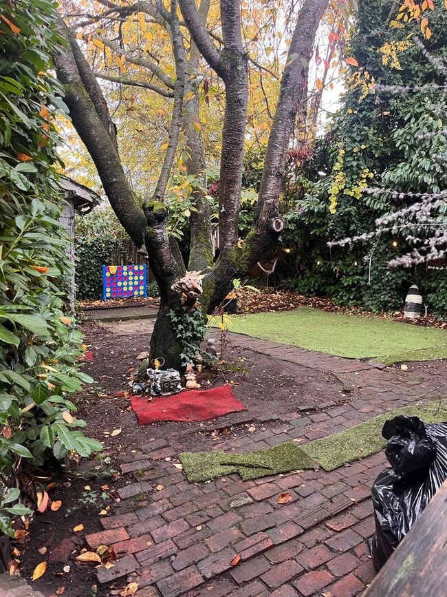 Foto del edificio - Cozy 2 Bedroom Home Nestled Between Greenlake and the Woodland Park Zoo