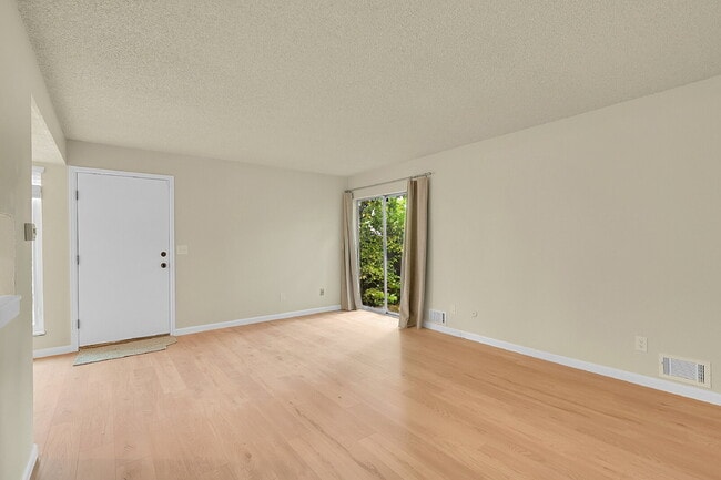 Building Photo - $1,795.00 - 2 Bedrooms, 1.5 Bathrooms, Sin...