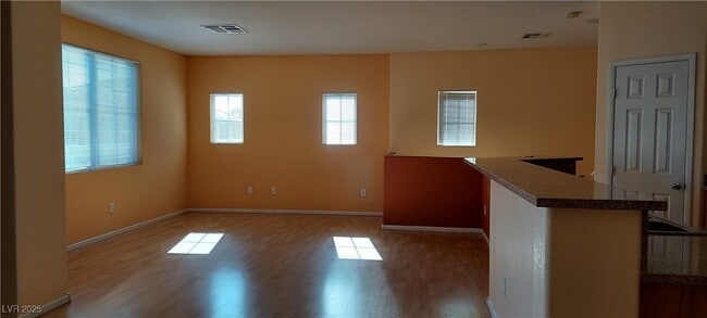 Foto del edificio - 3913 Sweet Pine St