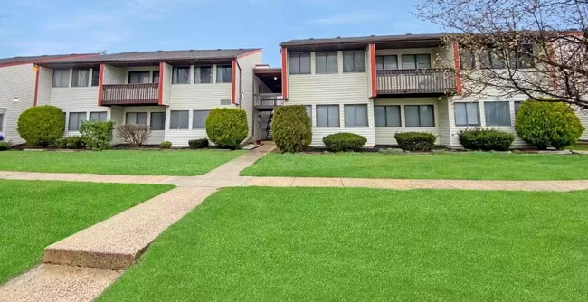 Building Photo - D13 Avon Dr