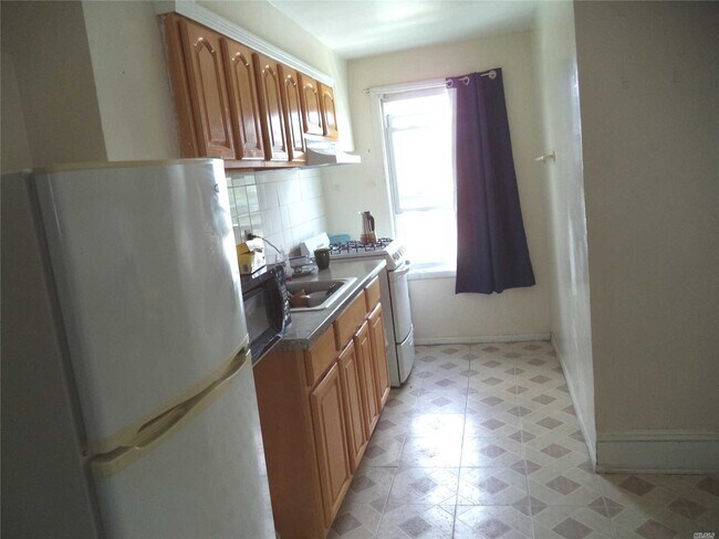 Foto del edificio - 220-21 94th Ave