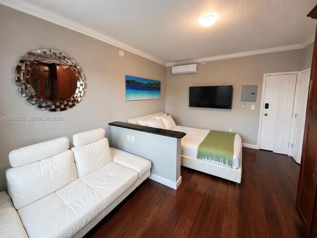 Foto del edificio - 3025 Indian Creek Dr