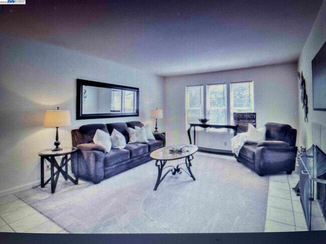 Foto del edificio - 395 Camelback Rd