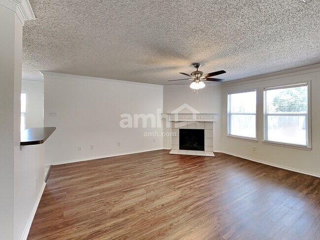 Building Photo - 9601 Thomas Jefferson Dr