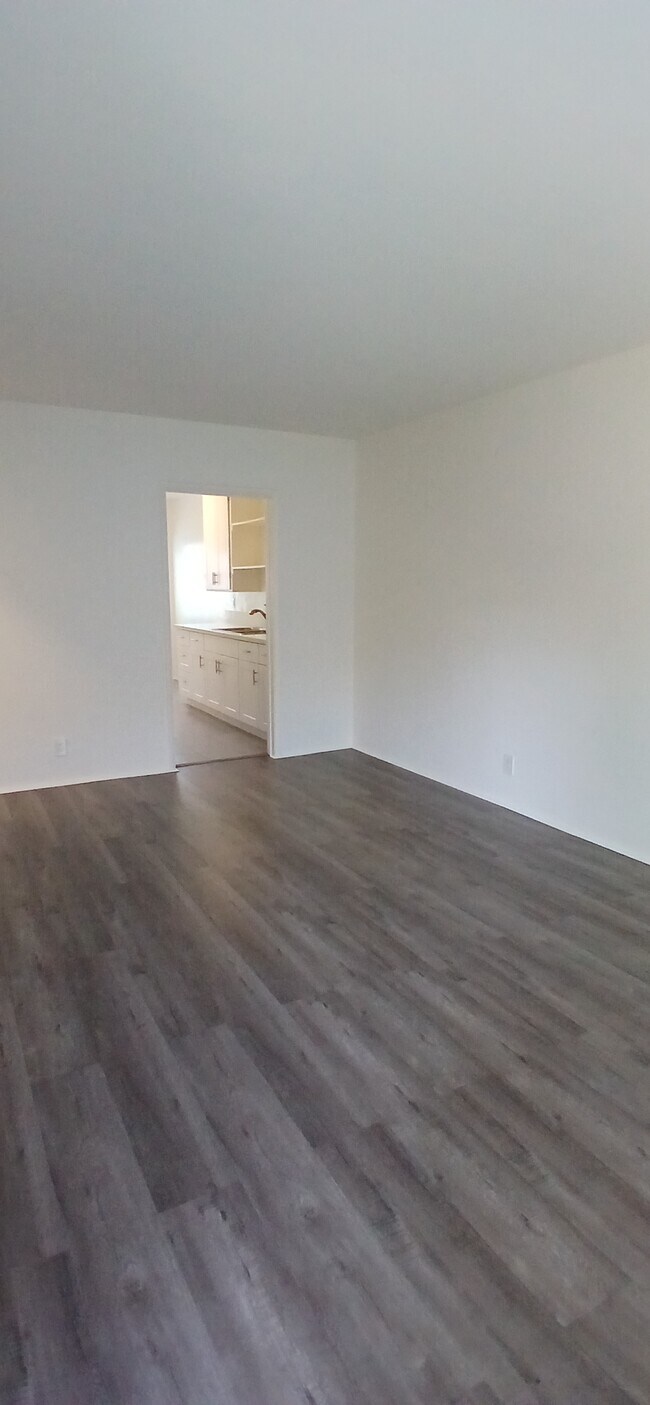 Living Room (South View) - 1728 N Hollywood Way