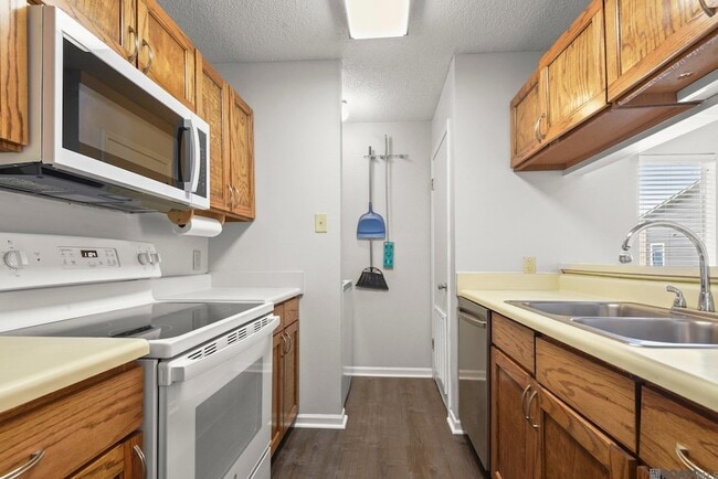 Building Photo - 5137 Nicholson Dr