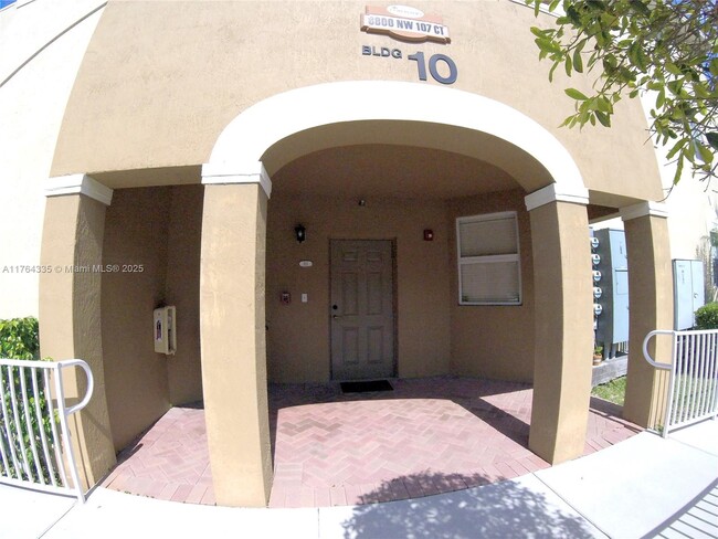 Foto del edificio - 8800 NW 107th Ct