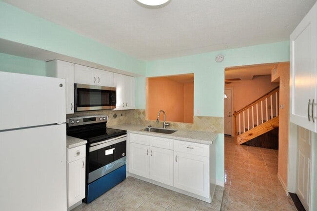 Building Photo - 9217 Carousel Ln