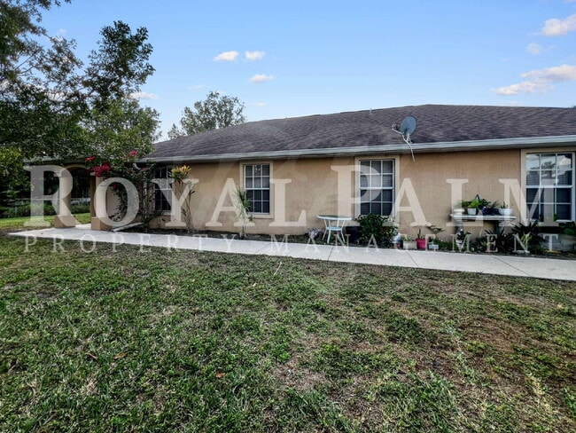 Building Photo - 2 Bed, 2 Bath Duplex on First Street – Washer & Dryer Included, Pet-Friendly, Minutes from Downto...