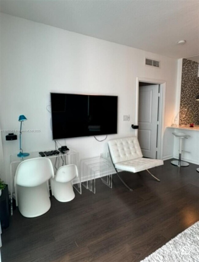 Foto del edificio - 7900 Harbor Island Dr