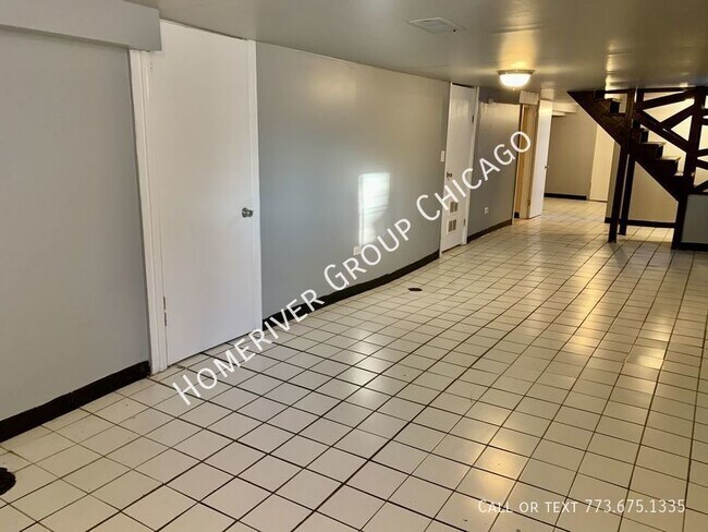 Building Photo - 10017 S La Salle St