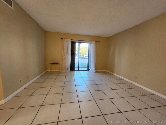 Building Photo - 545 Trace Cir