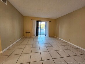 Building Photo - 545 Trace Cir